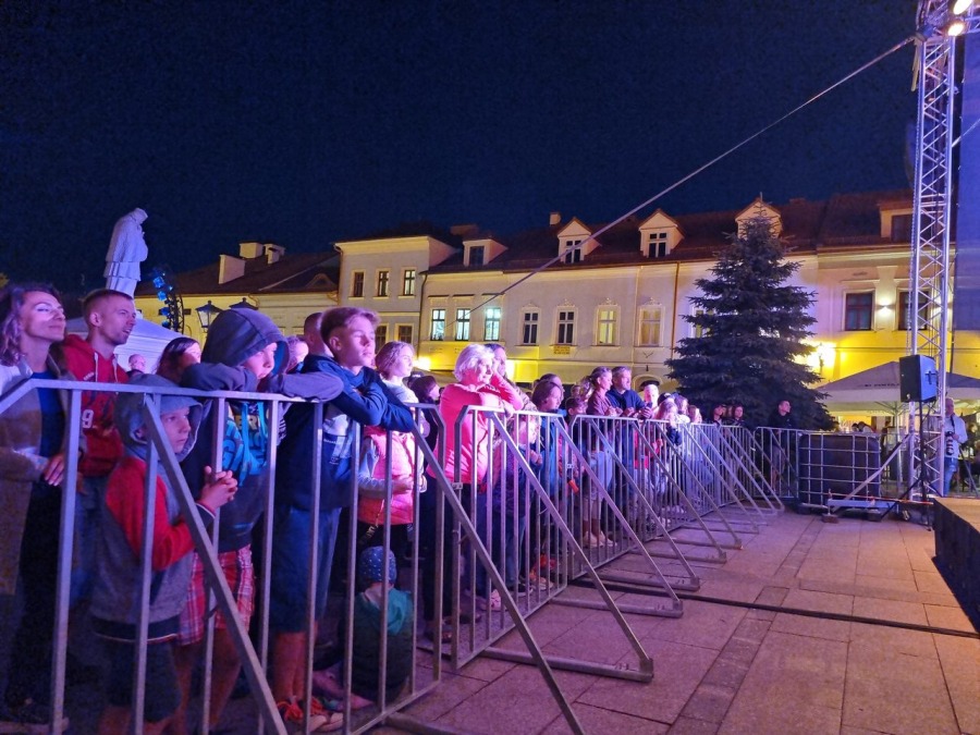 Zachwycająca góra kwiatów na Rynku. Bielsko-Biała tańczy w rytmie ska ZDJĘCIA
