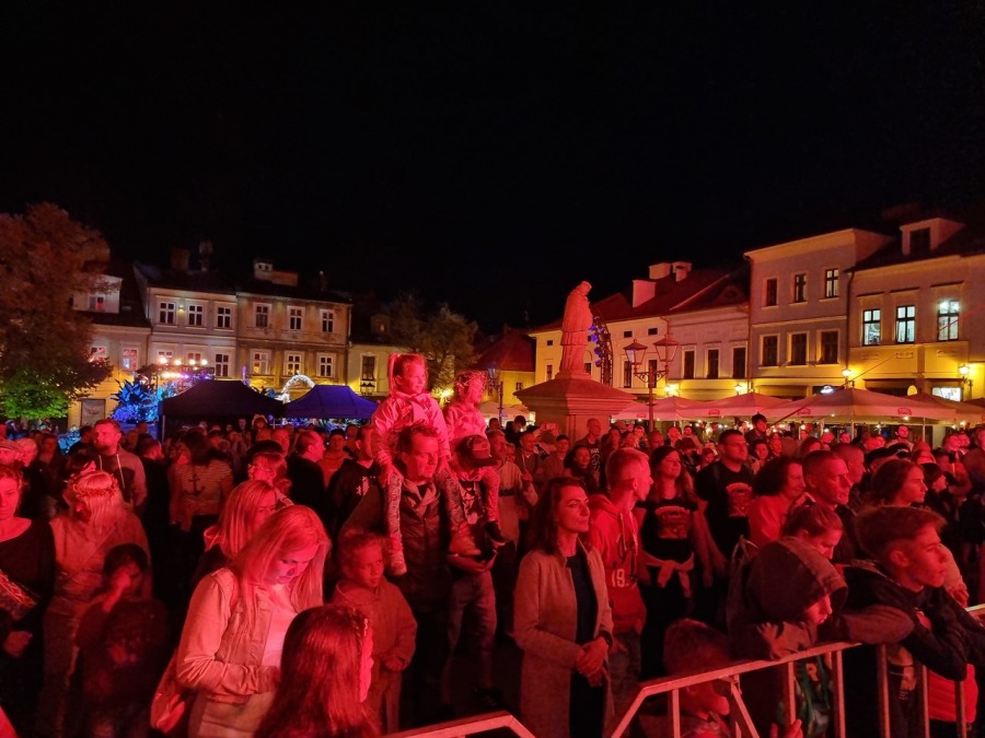 Zachwycająca góra kwiatów na Rynku. Bielsko-Biała tańczy w rytmie ska ZDJĘCIA