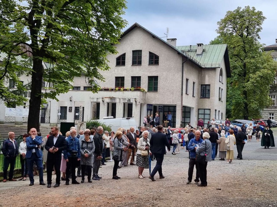 Kolebka historii Bielska. Nieczynna nekropolia to enklawa dzikiej przyrody ZDJĘCIA