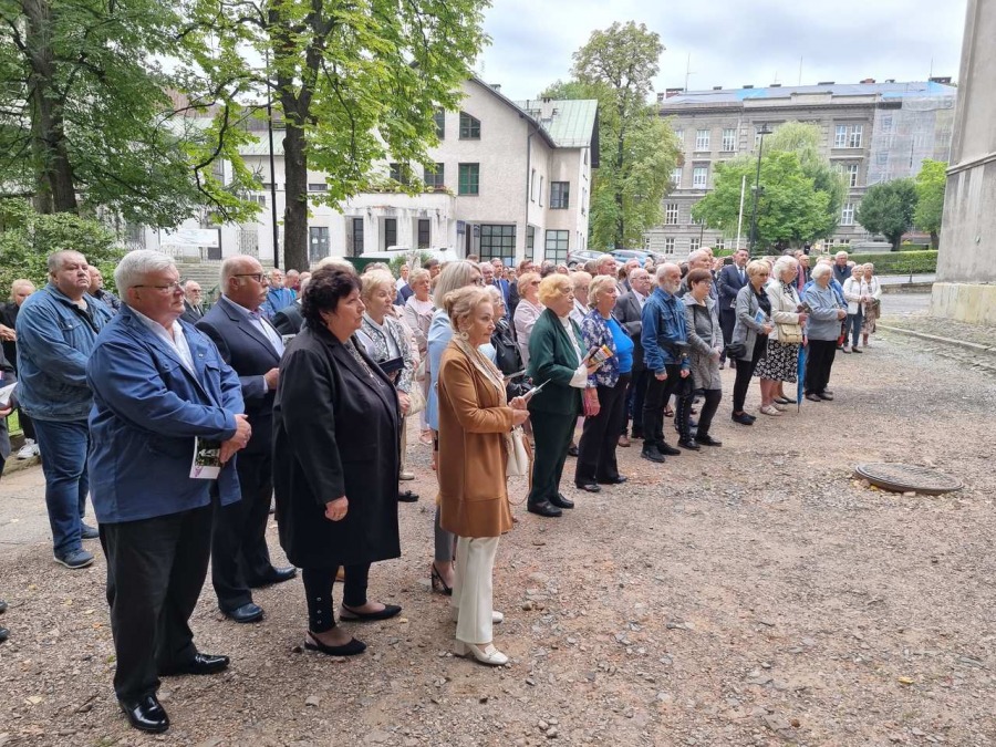 Kolebka historii Bielska. Nieczynna nekropolia to enklawa dzikiej przyrody ZDJĘCIA