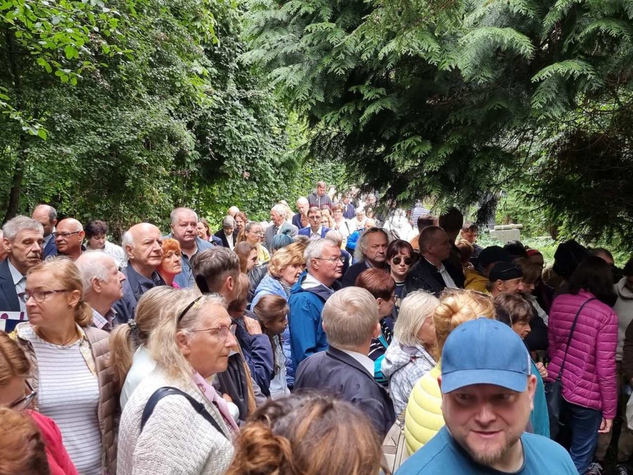 Kolebka historii Bielska. Nieczynna nekropolia to enklawa dzikiej przyrody ZDJĘCIA