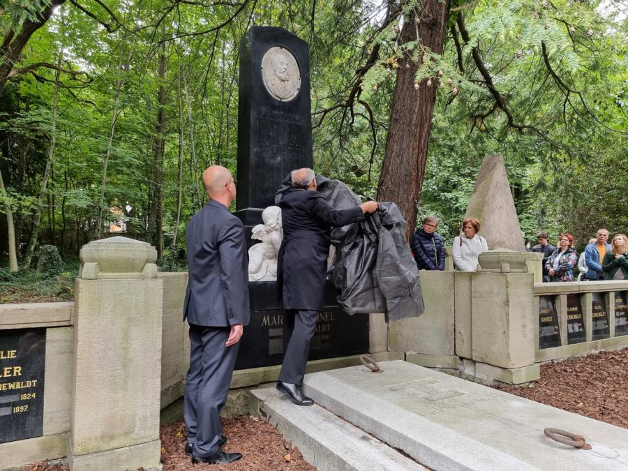 Kolebka historii Bielska. Nieczynna nekropolia to enklawa dzikiej przyrody ZDJĘCIA
