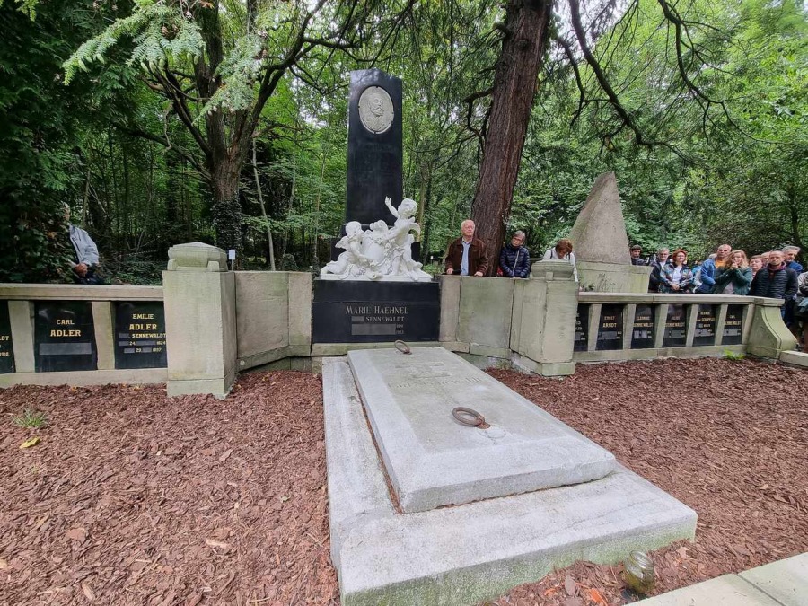 Kolebka historii Bielska. Nieczynna nekropolia to enklawa dzikiej przyrody ZDJĘCIA