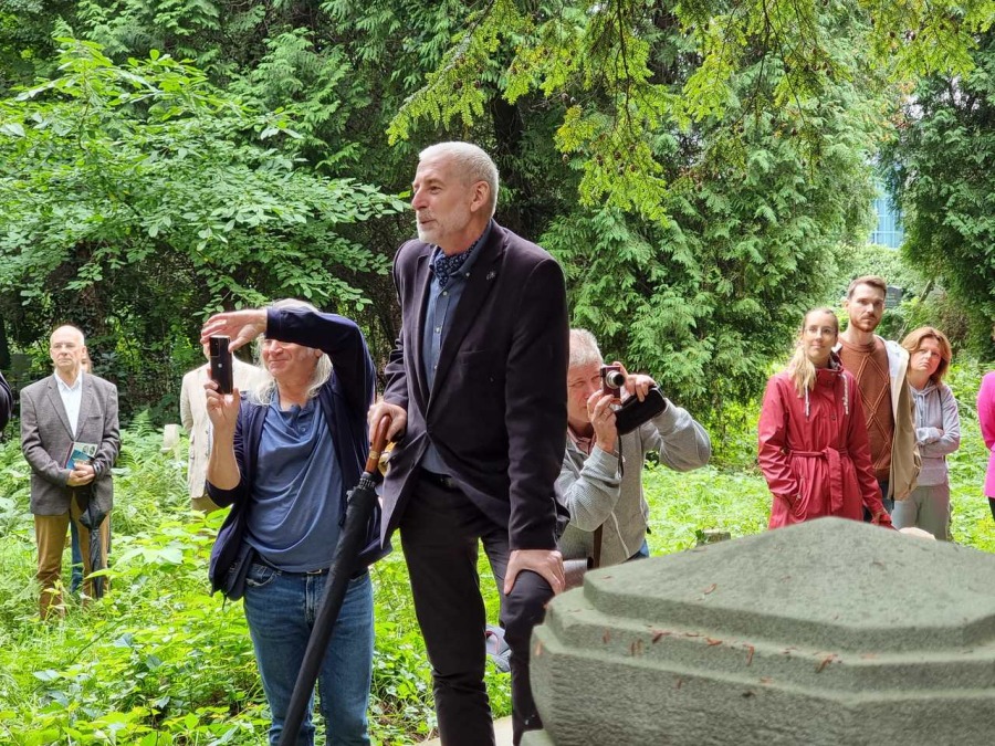 Kolebka historii Bielska. Nieczynna nekropolia to enklawa dzikiej przyrody ZDJĘCIA