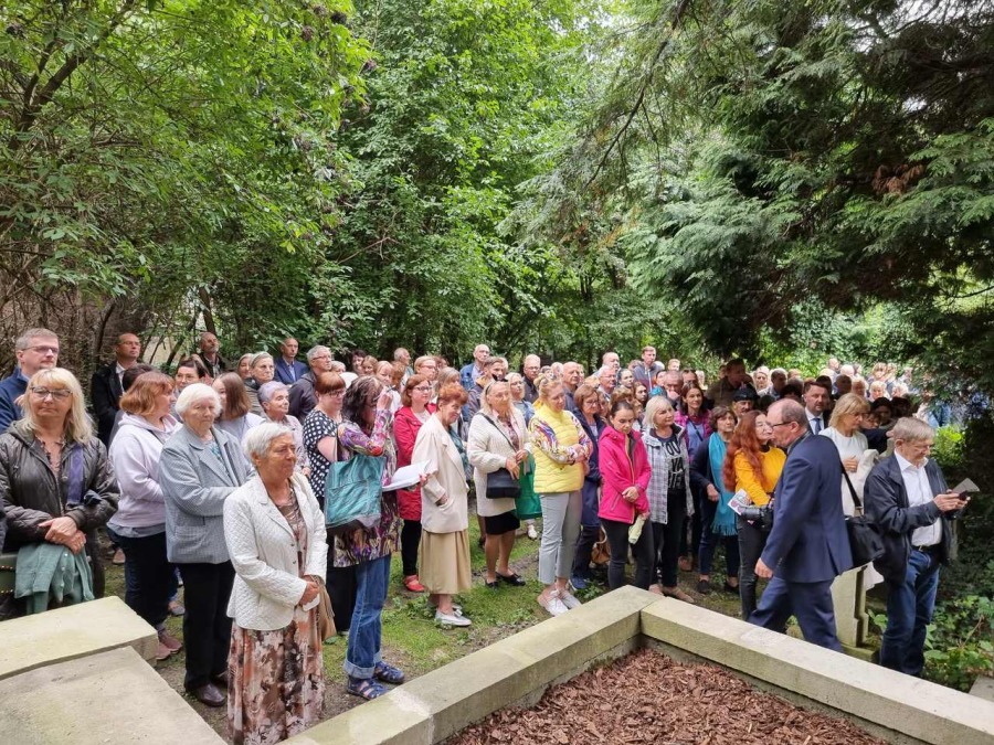 Kolebka historii Bielska. Nieczynna nekropolia to enklawa dzikiej przyrody ZDJĘCIA