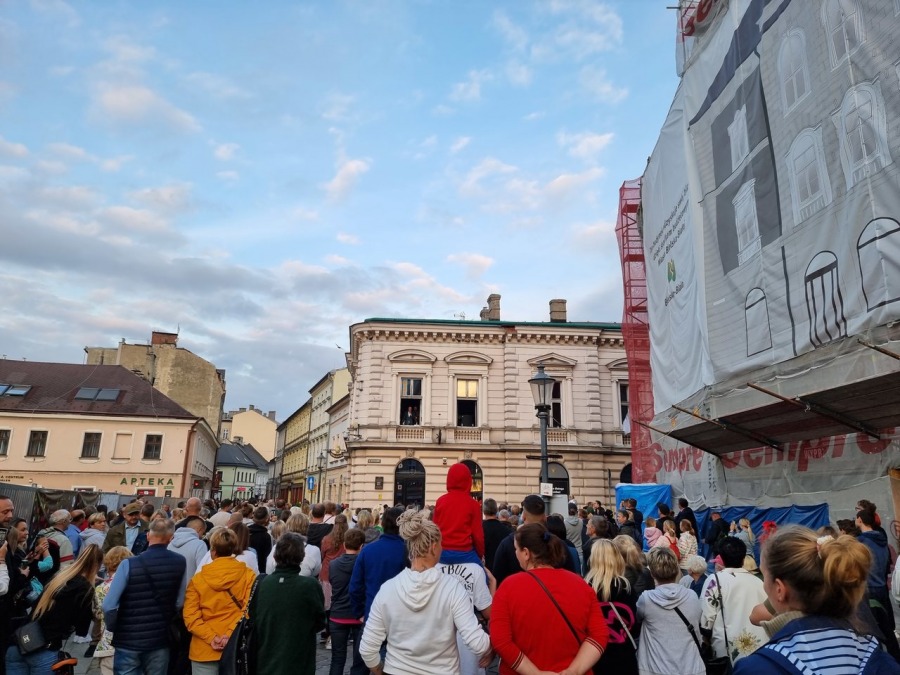 Trzypiętrowa scena na środku ulicy. Koncert, jakiego jeszcze w Bielsku-Białej nie było! ZDJĘCIA