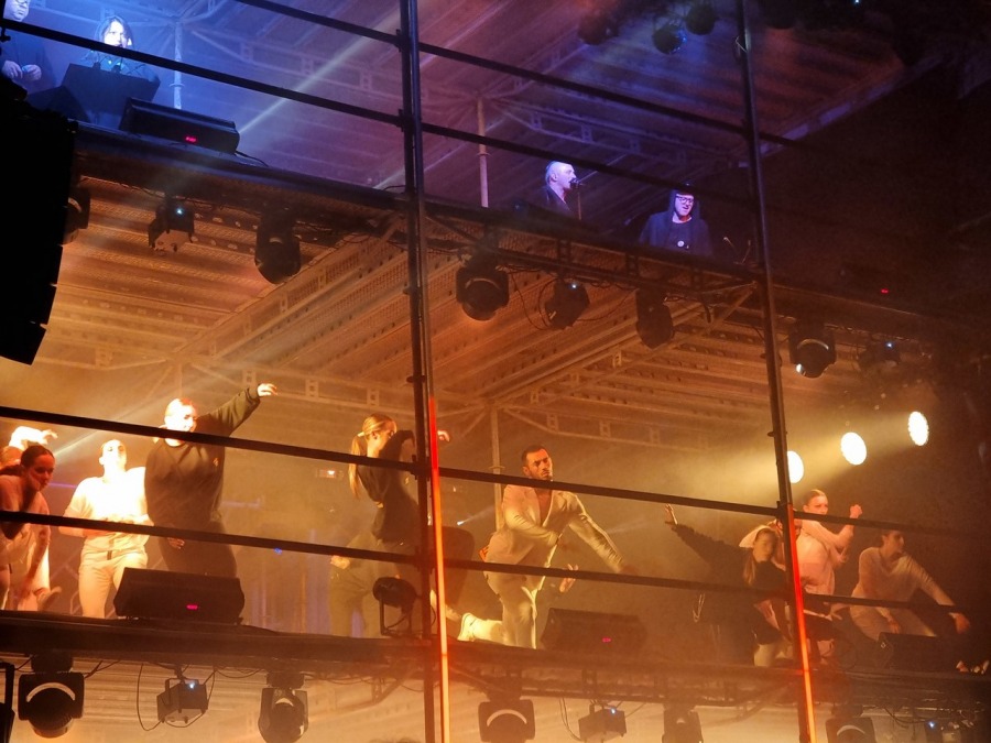 Trzypiętrowa scena na środku ulicy. Koncert, jakiego jeszcze w Bielsku-Białej nie było! ZDJĘCIA