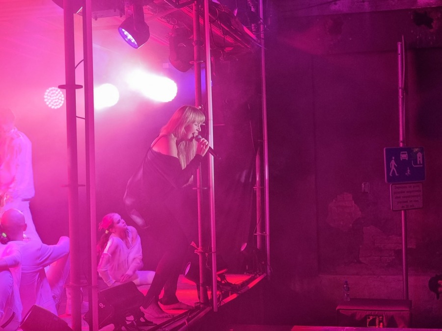 Trzypiętrowa scena na środku ulicy. Koncert, jakiego jeszcze w Bielsku-Białej nie było! ZDJĘCIA