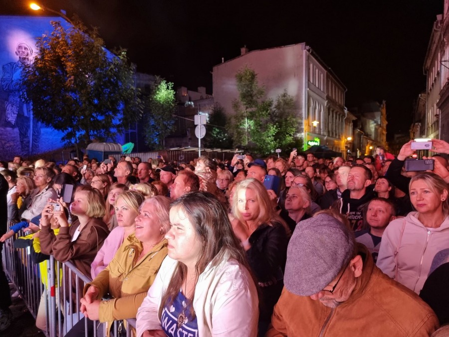 Trzypiętrowa scena na środku ulicy. Koncert, jakiego jeszcze w Bielsku-Białej nie było! ZDJĘCIA