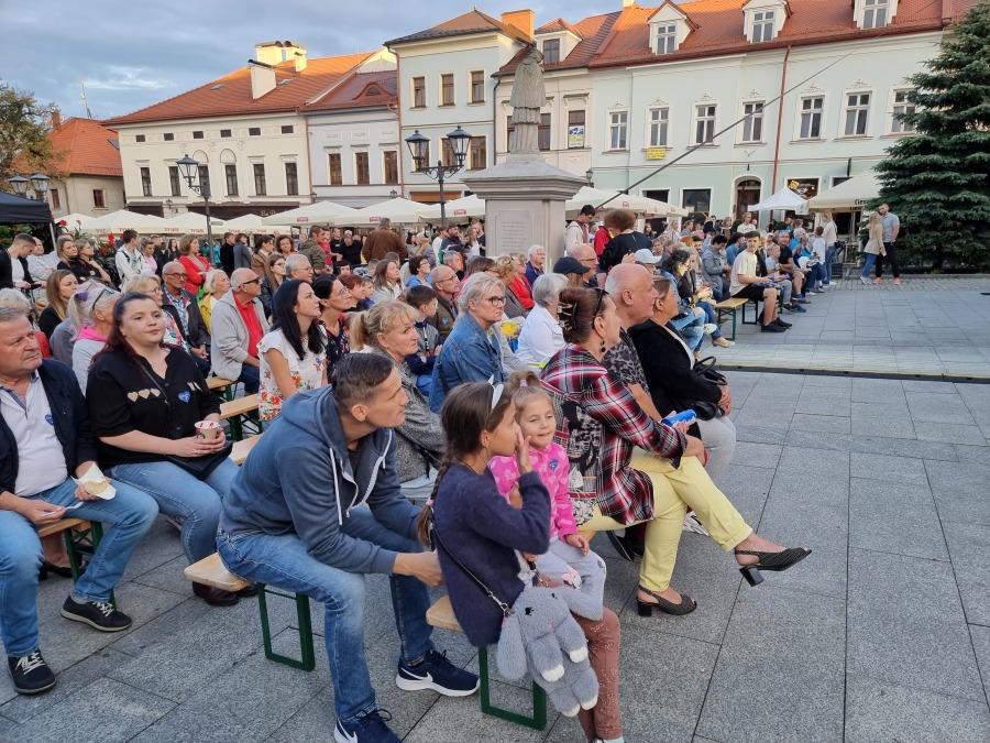 Piękny gest Ukraińców wobec bielszczan. Stoły uginały się od pysznego jedzenia ZDJĘCIA