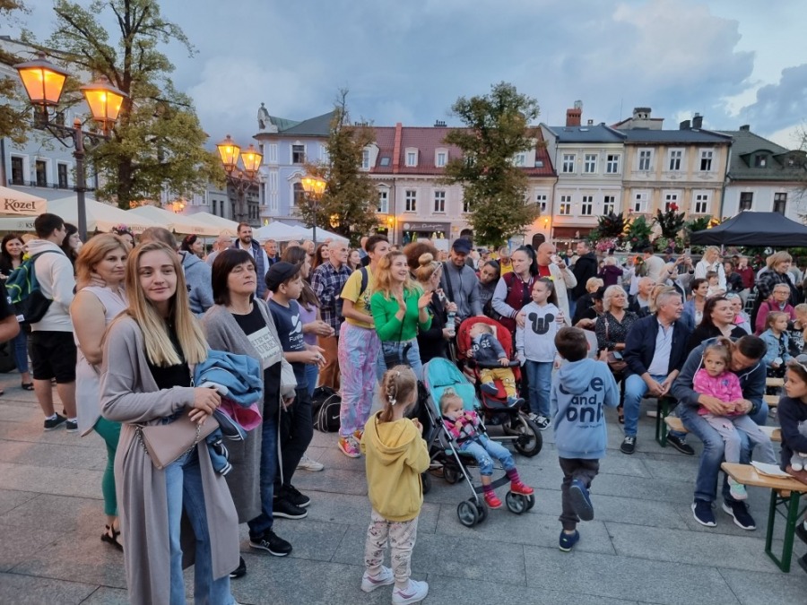 Piękny gest Ukraińców wobec bielszczan. Stoły uginały się od pysznego jedzenia ZDJĘCIA