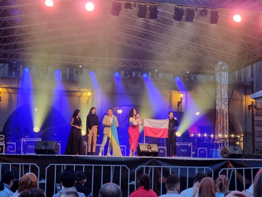 Piękny gest Ukraińców wobec bielszczan. Stoły uginały się od pysznego jedzenia ZDJĘCIA