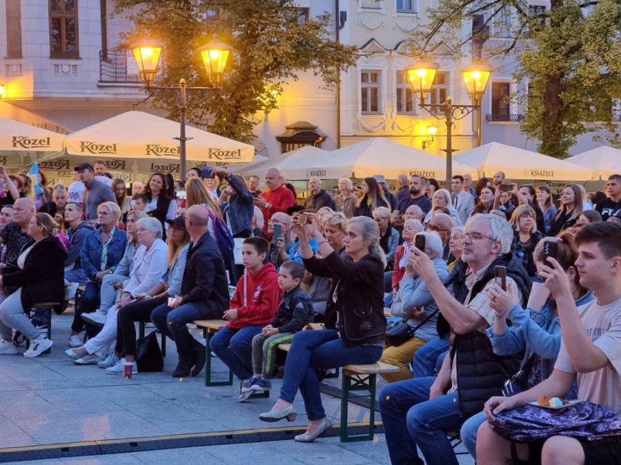 Piękny gest Ukraińców wobec bielszczan. Stoły uginały się od pysznego jedzenia ZDJĘCIA