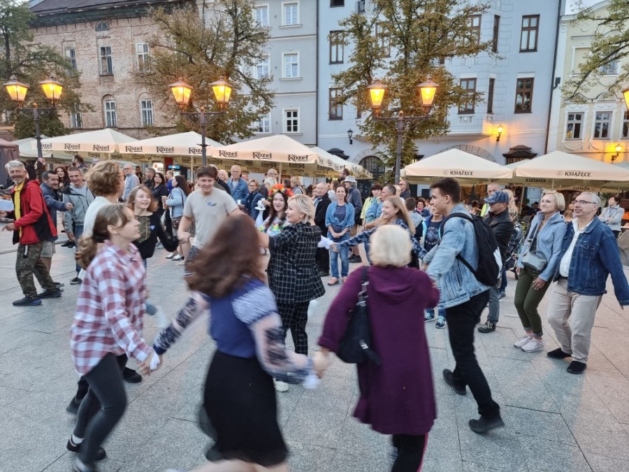 Piękny gest Ukraińców wobec bielszczan. Stoły uginały się od pysznego jedzenia ZDJĘCIA