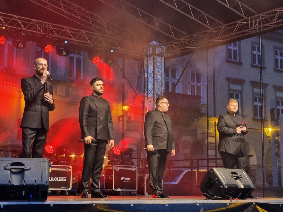 Piękny gest Ukraińców wobec bielszczan. Stoły uginały się od pysznego jedzenia ZDJĘCIA