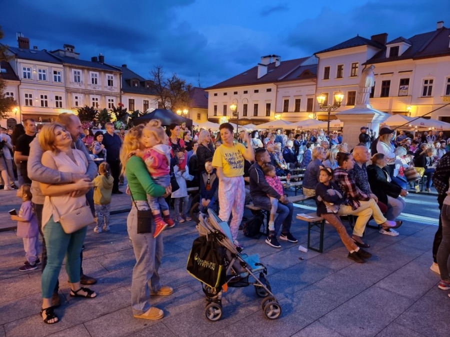 Piękny gest Ukraińców wobec bielszczan. Stoły uginały się od pysznego jedzenia ZDJĘCIA