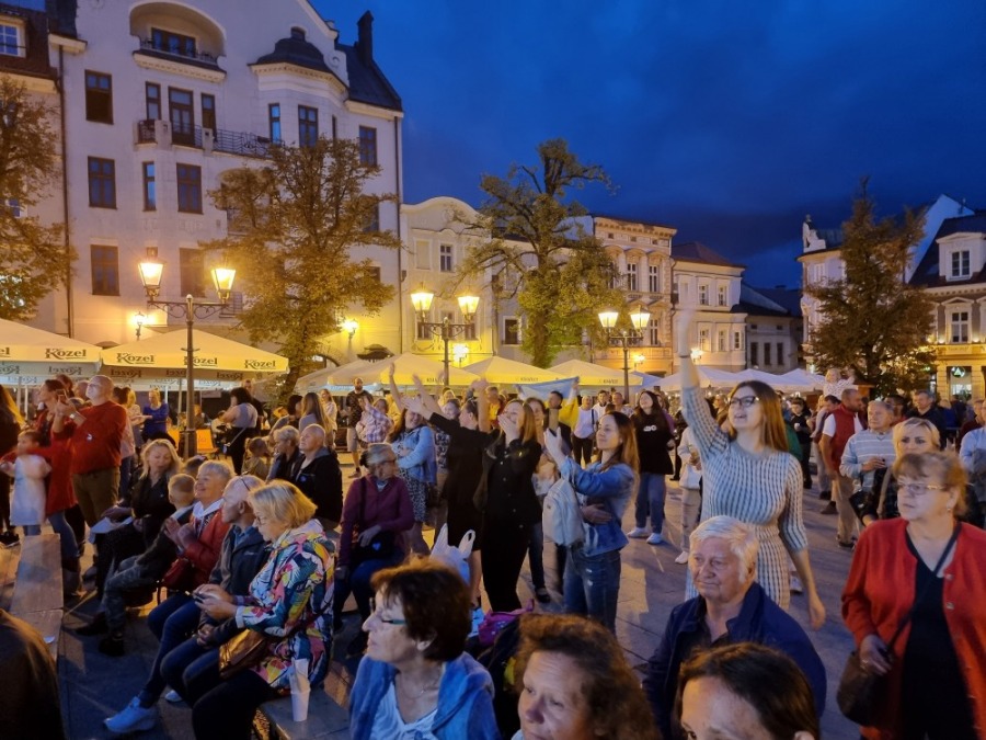 Piękny gest Ukraińców wobec bielszczan. Stoły uginały się od pysznego jedzenia ZDJĘCIA