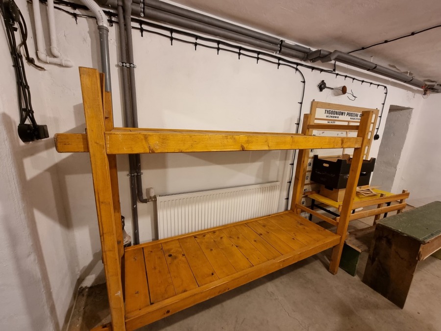 Tajemniczy bunkier w podstawówce. Byliśmy w schronie przeciwatomowym! ZDJĘCIA