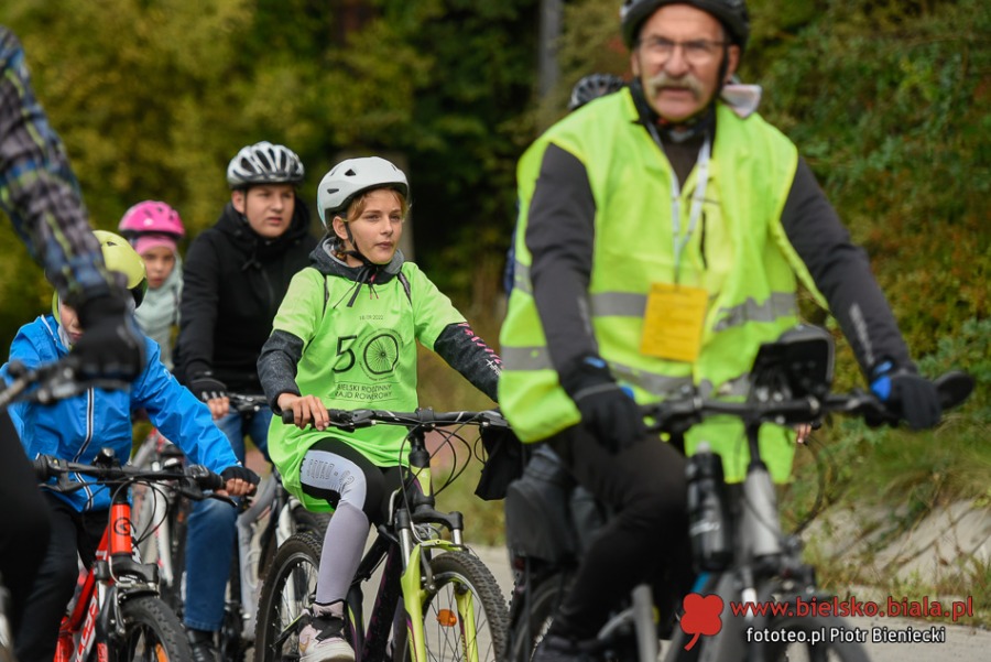 Pogoda w kratkę. Trudne warunki na trasie Rodzinnego Rajdu Rowerowego ZDJĘCIA