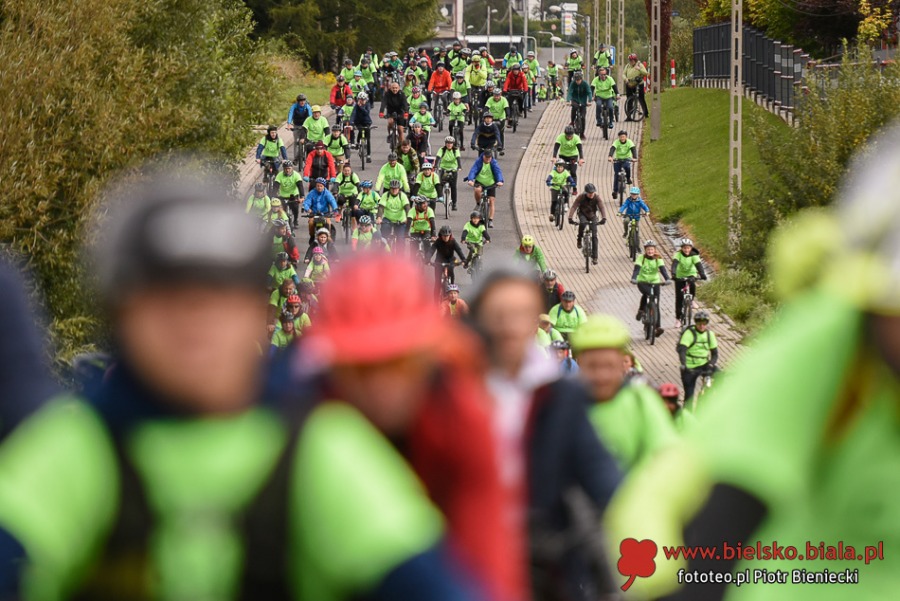 Pogoda w kratkę. Trudne warunki na trasie Rodzinnego Rajdu Rowerowego ZDJĘCIA