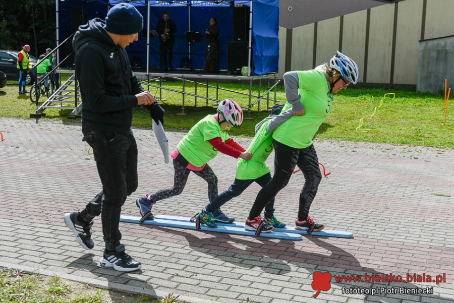 Pogoda w kratkę. Trudne warunki na trasie Rodzinnego Rajdu Rowerowego ZDJĘCIA