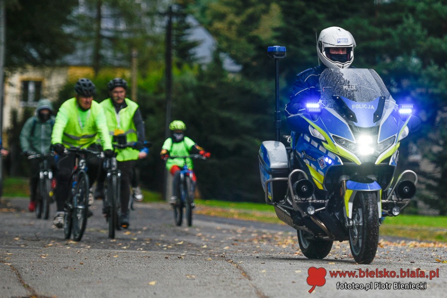 Pogoda w kratkę. Trudne warunki na trasie Rodzinnego Rajdu Rowerowego ZDJĘCIA