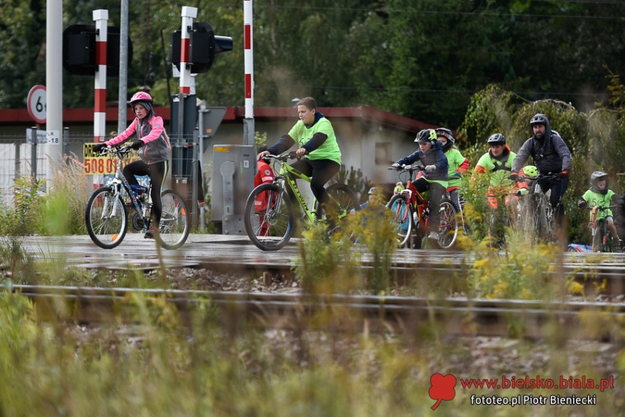 Pogoda w kratkę. Trudne warunki na trasie Rodzinnego Rajdu Rowerowego ZDJĘCIA