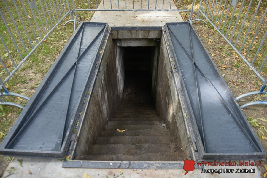 Tajny tunel pod bielskim ratuszem. Droga ucieczki w razie zamieszek ZDJĘCIA