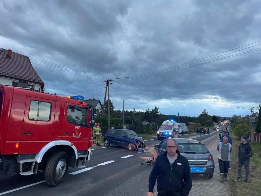 Groźny wypadek samochodu z dziennikarzami. Cud, że nikt nie zginął - foto