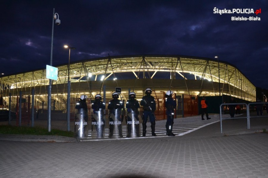 Mecz podwyższonego ryzyka. Incydenty na Stadionie Miejskim ZDJĘCIA