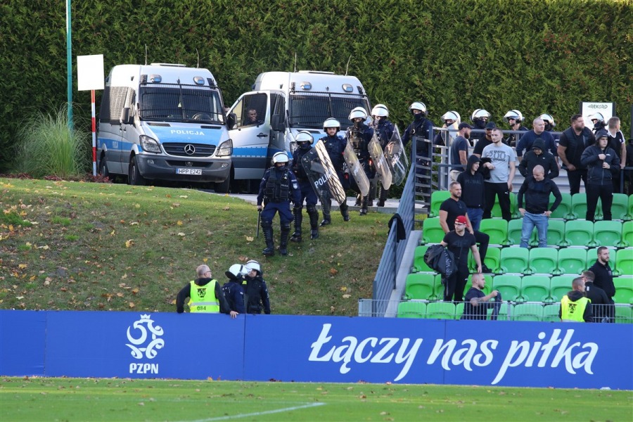 Awantura na meczu Rekordu z Pogonią Szczecin. Ochrona użyła gazu ZDJĘCIA
