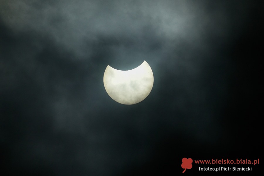 Astronomiczny spektakl w Bielsku-Białej. Niezwykły widok nieba w środku dnia ZDJĘCIA