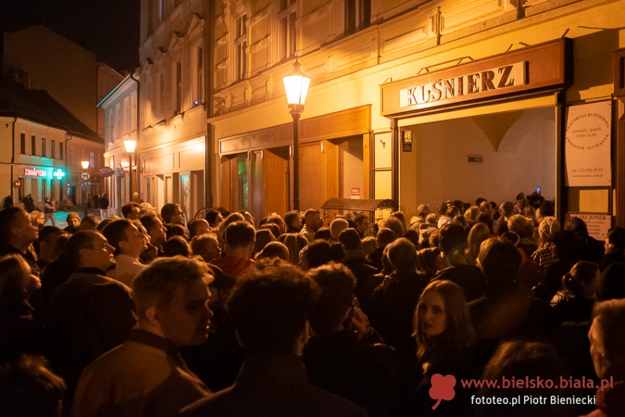 Wieczór grozy na ul. 11 Listopada. Upiory i duchy wyszły po zmroku ZDJĘCIA