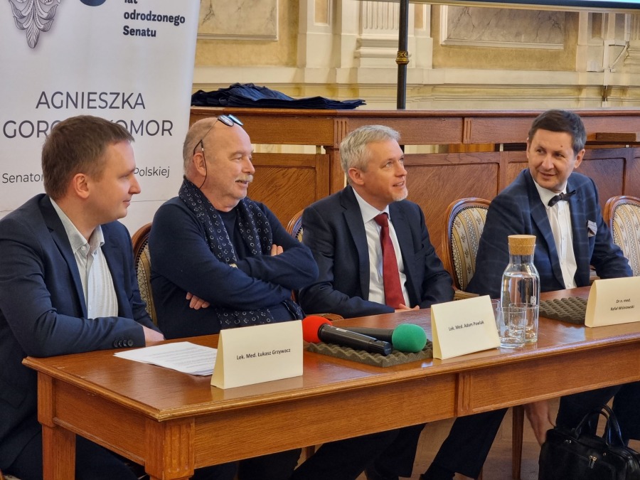 Skutki ubóstwa energetycznego. Palenie byle czym wpłynie na nasze zdrowie - foto