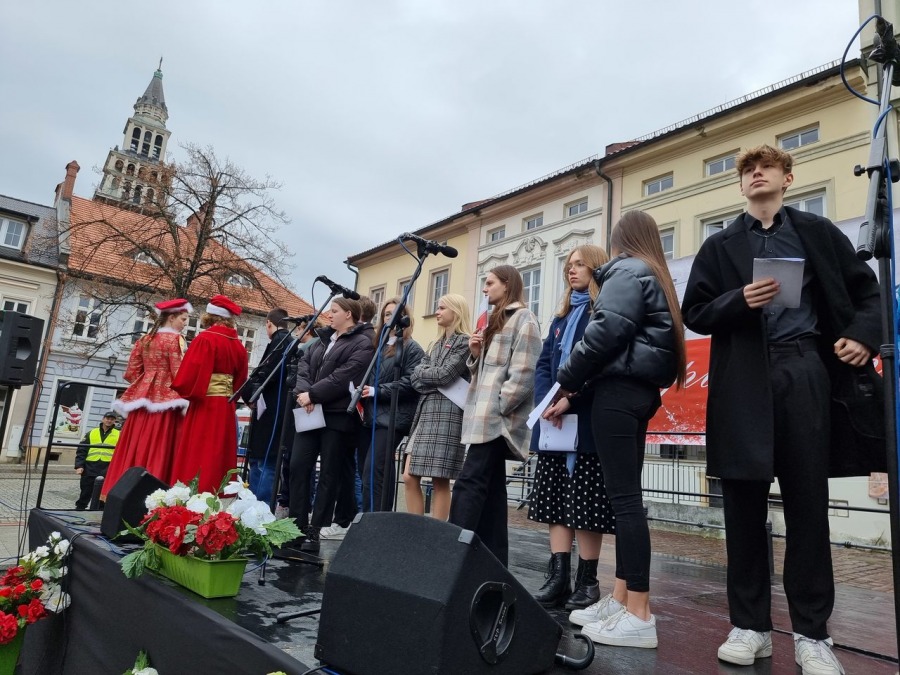 Młodzi bielszczanie śpiewają na Rynku. Melodie wszystkim dobrze znane i lubiane ZDJĘCIA