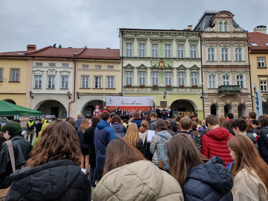 Młodzi bielszczanie śpiewają na Rynku. Melodie wszystkim dobrze znane i lubiane ZDJĘCIA