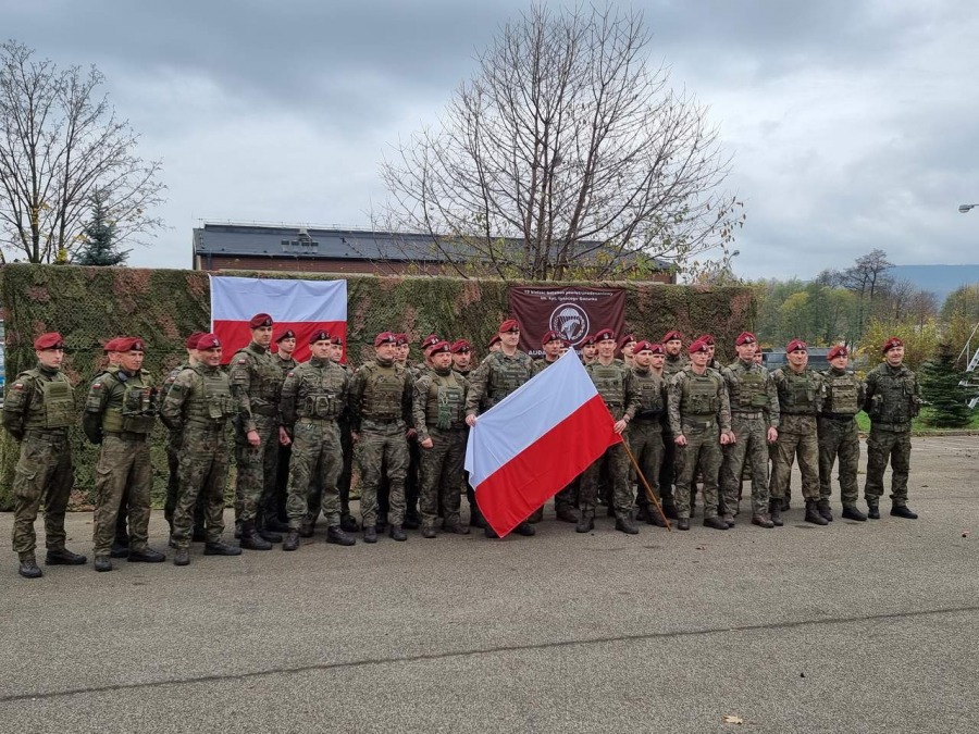 Ojczyznę kochać trzeba i szanować. Radosny bieg z flagą przez miasto ZDJĘCIA