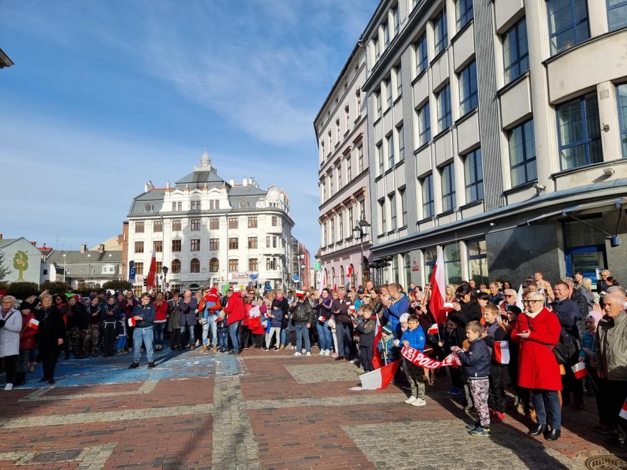 Bielszczanie świętują przed ratuszem. Frekwencja i pogoda dopisały ZDJĘCIA