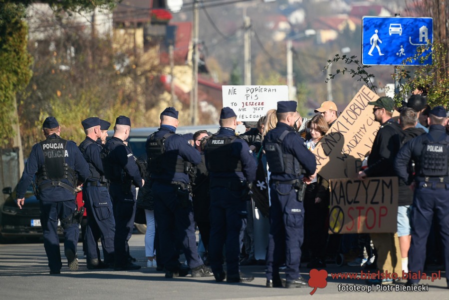Wojna światów w Bielsku-Białej. Ostry protest przeciwników prezesa ZDJĘCIA