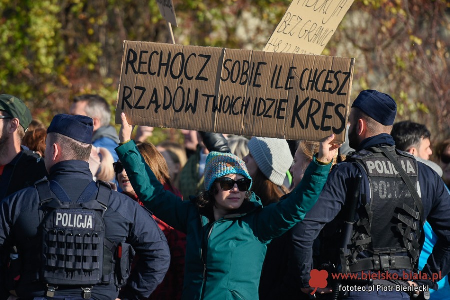 Wojna światów w Bielsku-Białej. Ostry protest przeciwników prezesa ZDJĘCIA