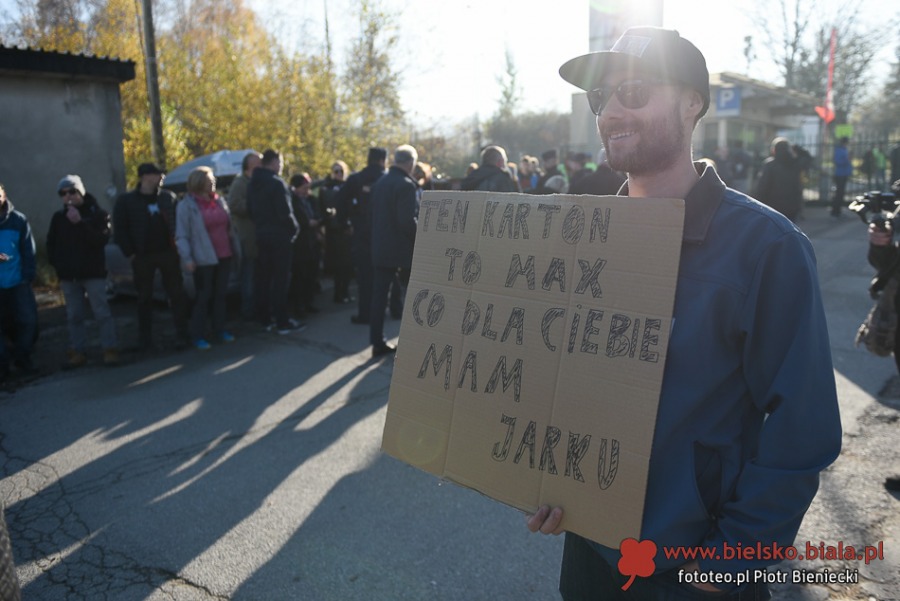 Wojna światów w Bielsku-Białej. Ostry protest przeciwników prezesa ZDJĘCIA