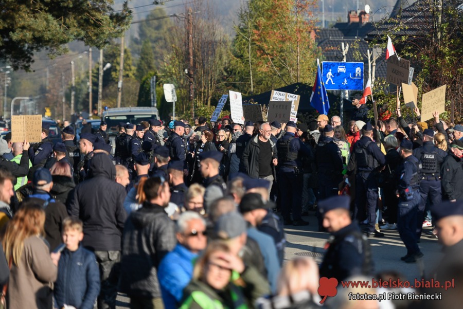 Wojna światów w Bielsku-Białej. Ostry protest przeciwników prezesa ZDJĘCIA