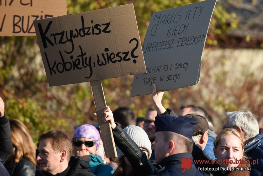 Wojna światów w Bielsku-Białej. Ostry protest przeciwników prezesa ZDJĘCIA