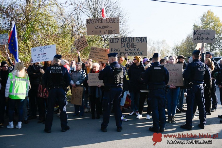 Wojna światów w Bielsku-Białej. Ostry protest przeciwników prezesa ZDJĘCIA