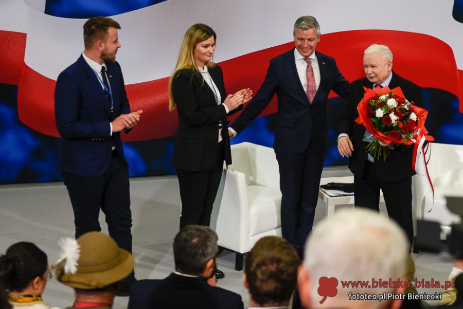 Wojna światów w Bielsku-Białej. Ostry protest przeciwników prezesa ZDJĘCIA