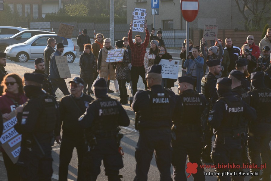 Wojna światów w Bielsku-Białej. Ostry protest przeciwników prezesa ZDJĘCIA
