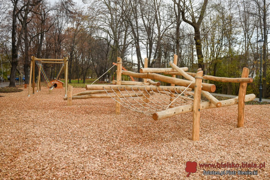 Park Włókniarzy otwarty po rewitalizacji. Duże zmiany na placu Mickiewicza ZDJĘCIA