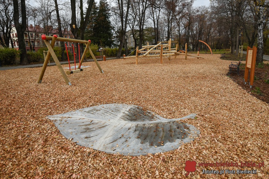 Park Włókniarzy otwarty po rewitalizacji. Duże zmiany na placu Mickiewicza ZDJĘCIA