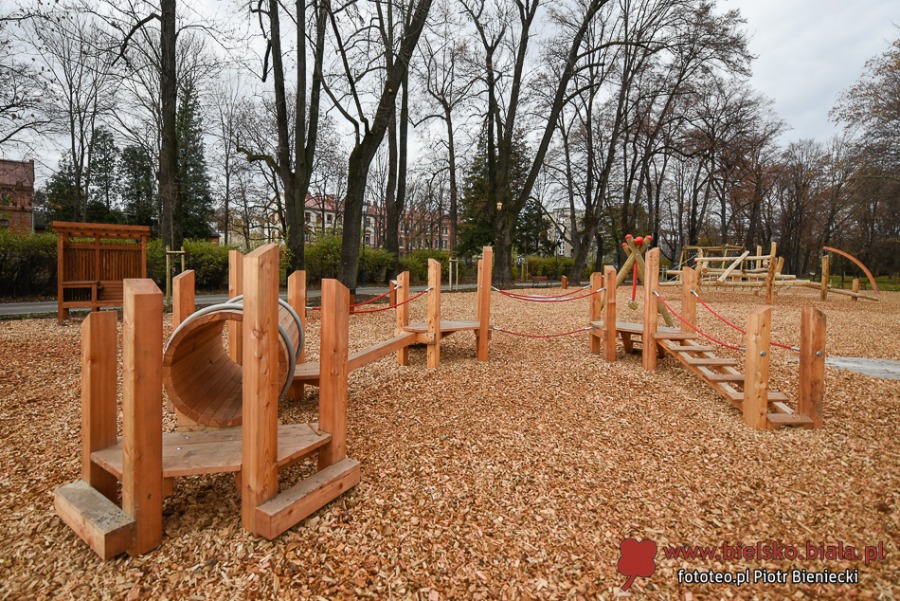 Park Włókniarzy otwarty po rewitalizacji. Duże zmiany na placu Mickiewicza ZDJĘCIA