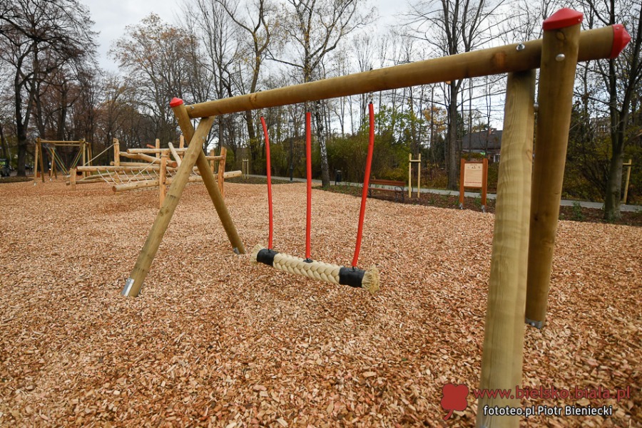 Park Włókniarzy otwarty po rewitalizacji. Duże zmiany na placu Mickiewicza ZDJĘCIA